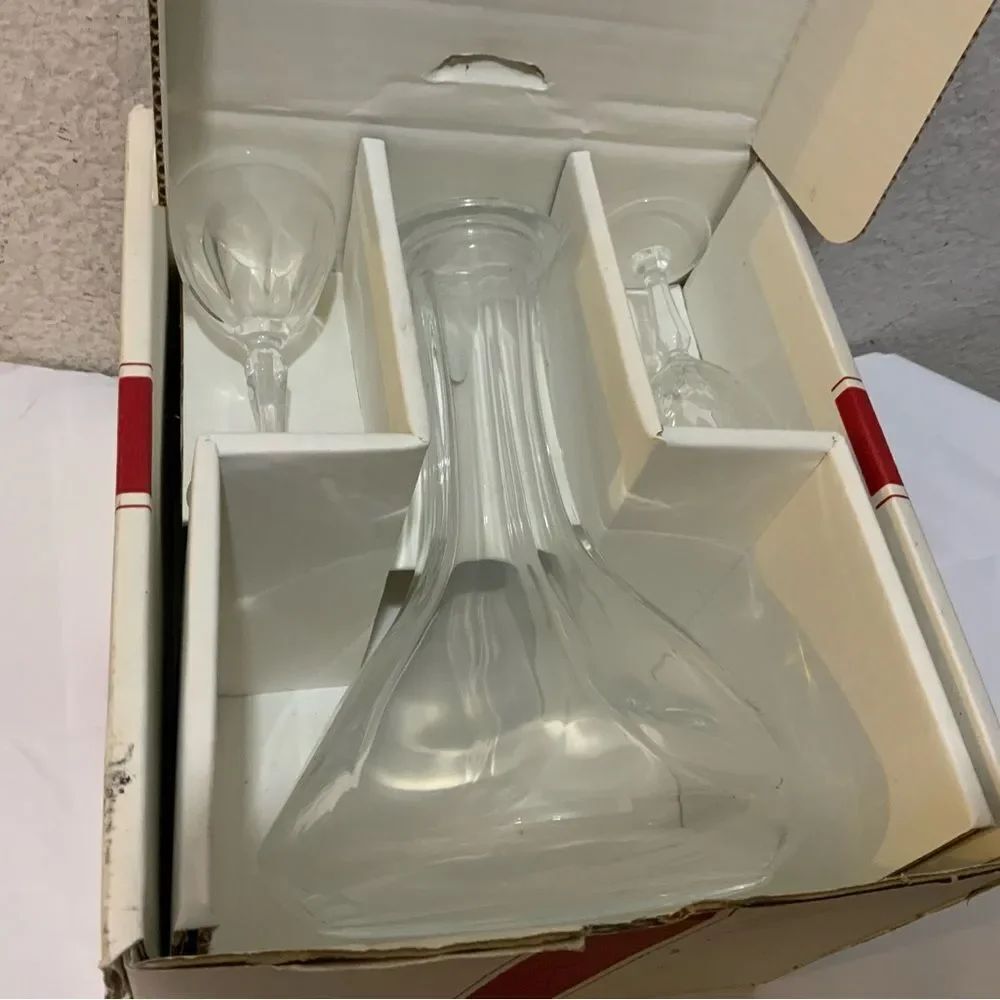 3PC Crystal Decanter And Matching Glasses Set by Paul Sebastian France - Picture 4 of 7